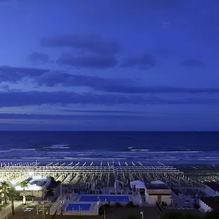 Monolocale Angolo Tra Viale Ceccarini E Viale Dante Con Vista Mare ريتشيوني